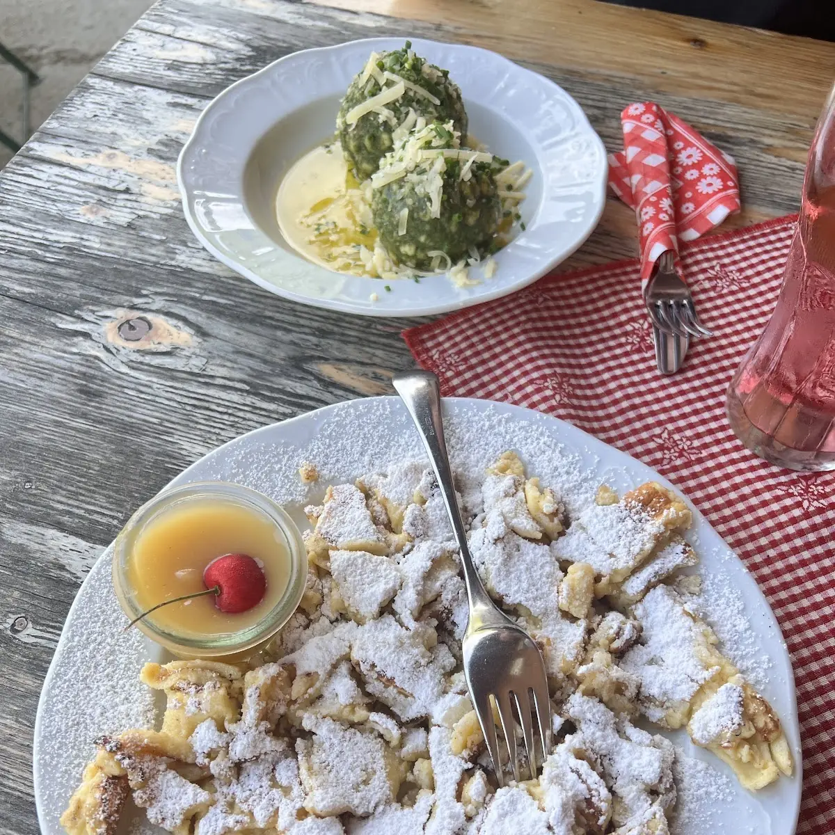 Kaiserschmarrn Und Buttermilch Mit Himbeeren