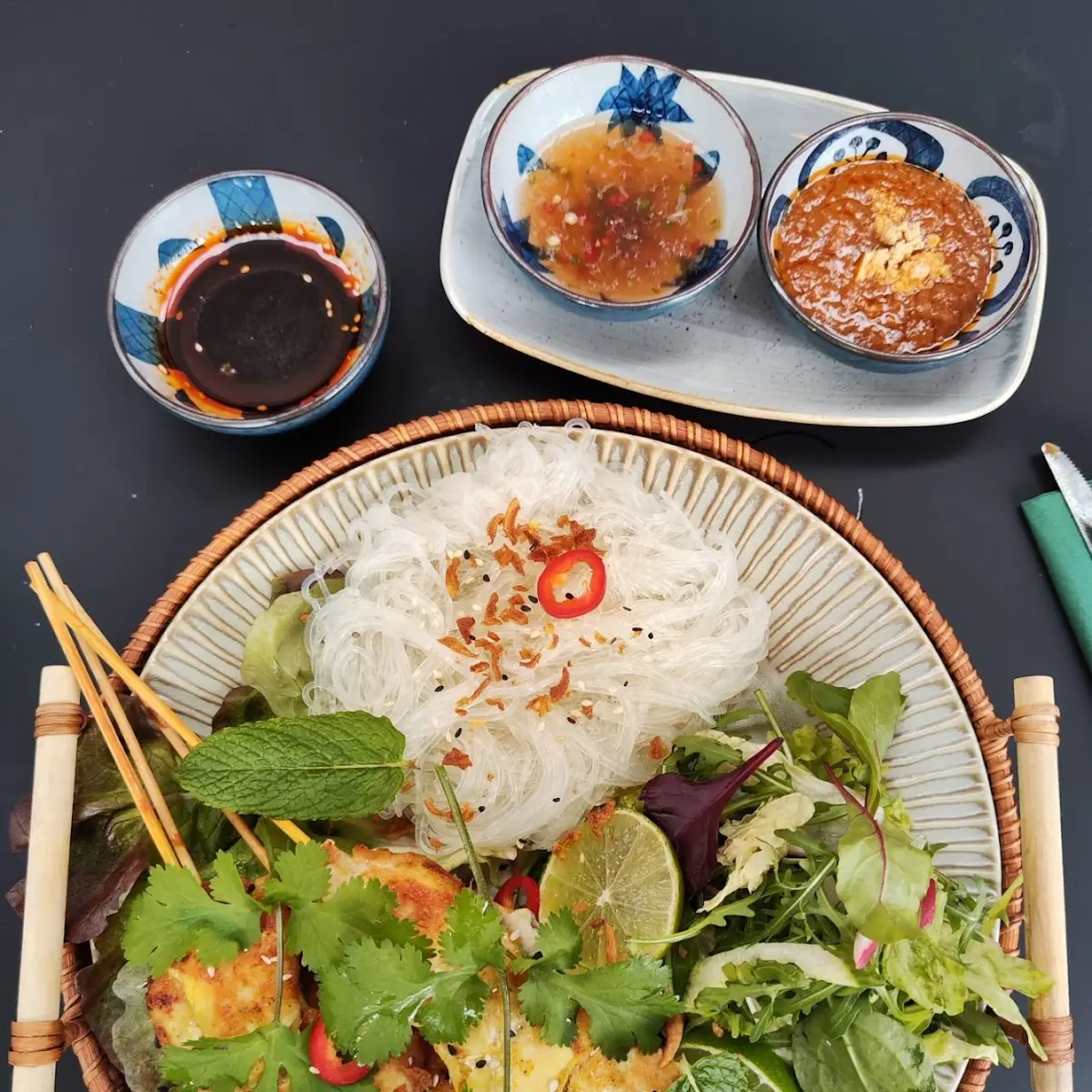 Bun Bar Mit Chickenspieß