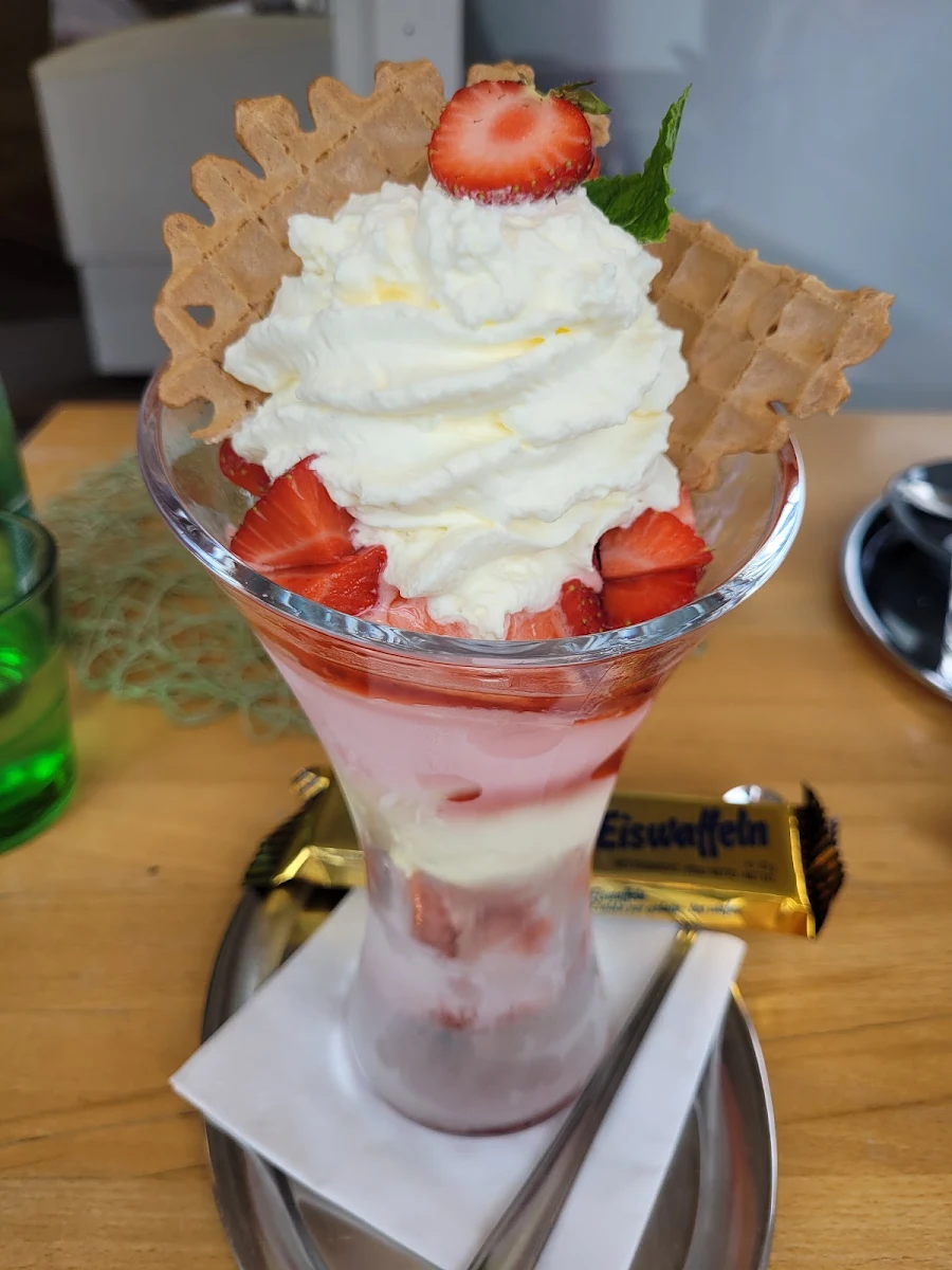 Erdbeerbecher
