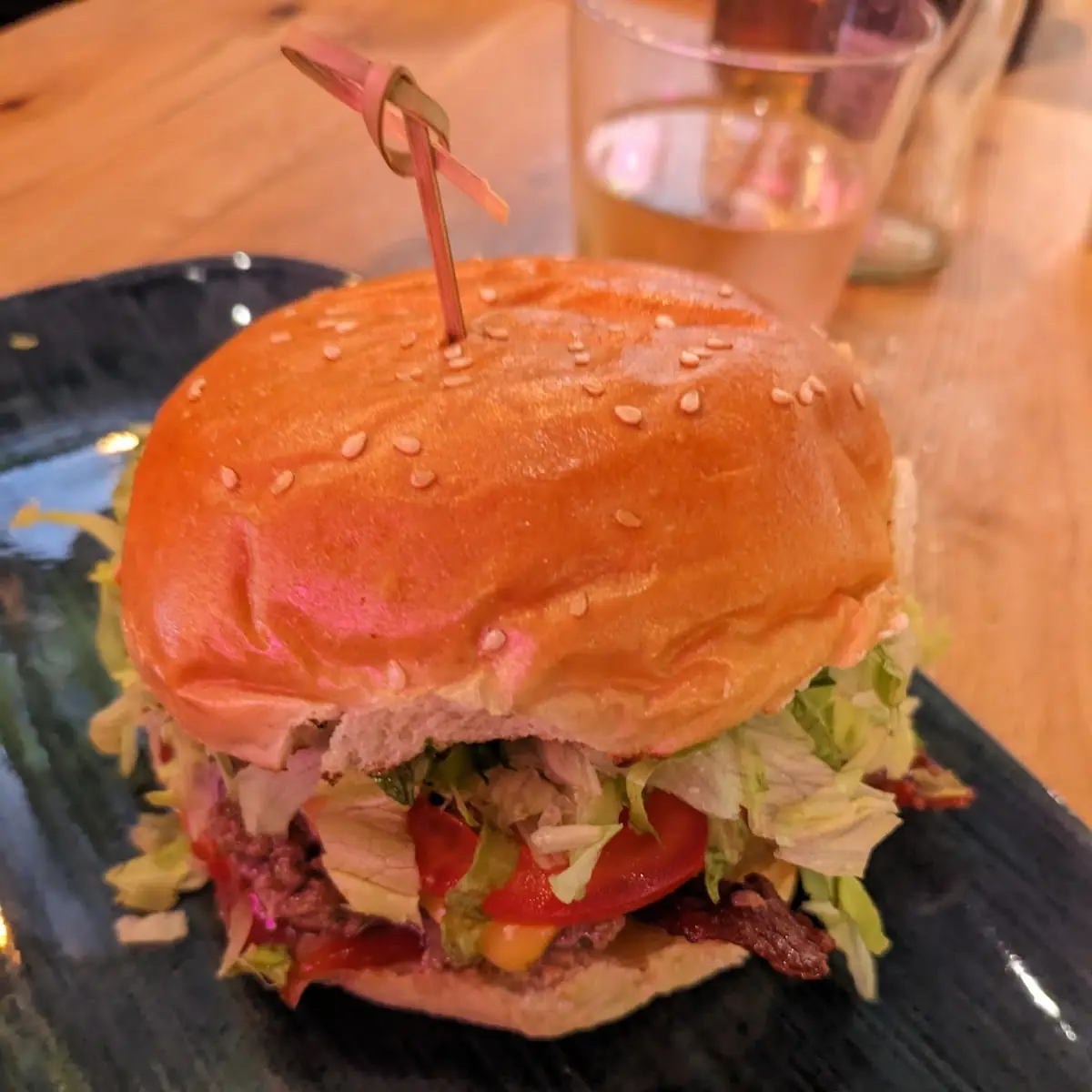 Cheeseburger Mit Pommes Frites