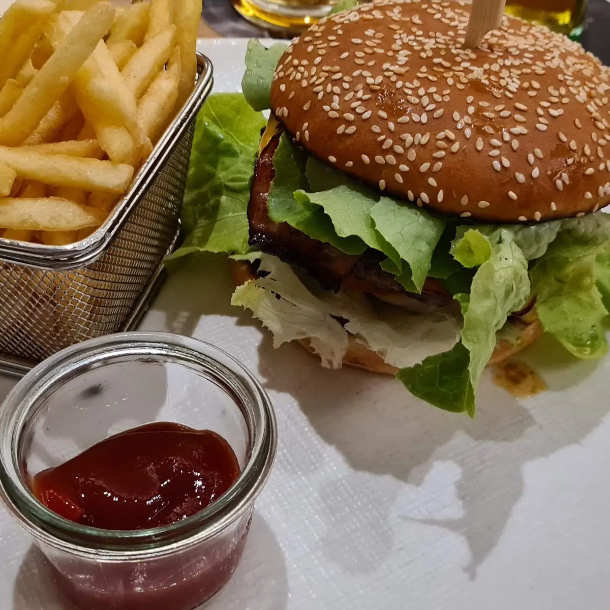 Burger Mit Pommes
