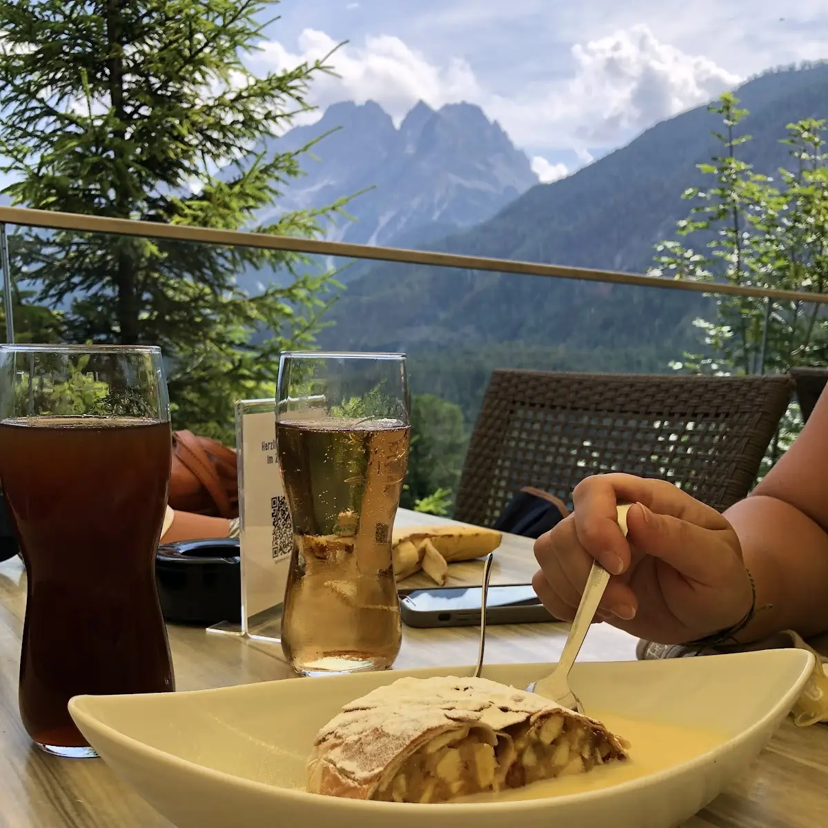 Apfelstrudel Mit Vanillesauce