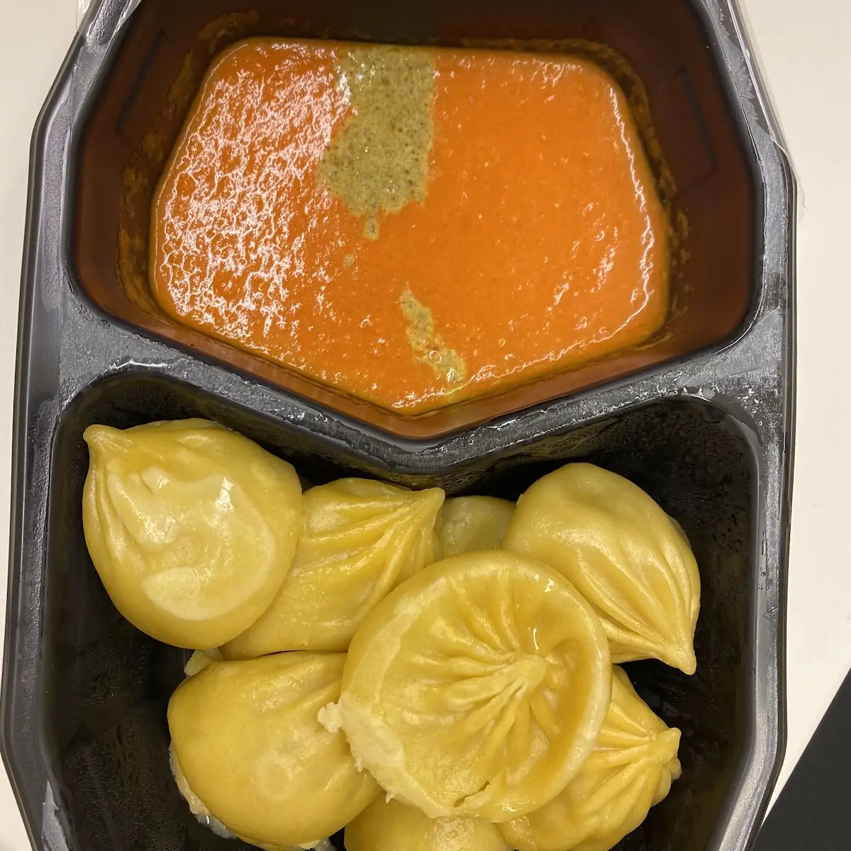 Momos Mit Sauce