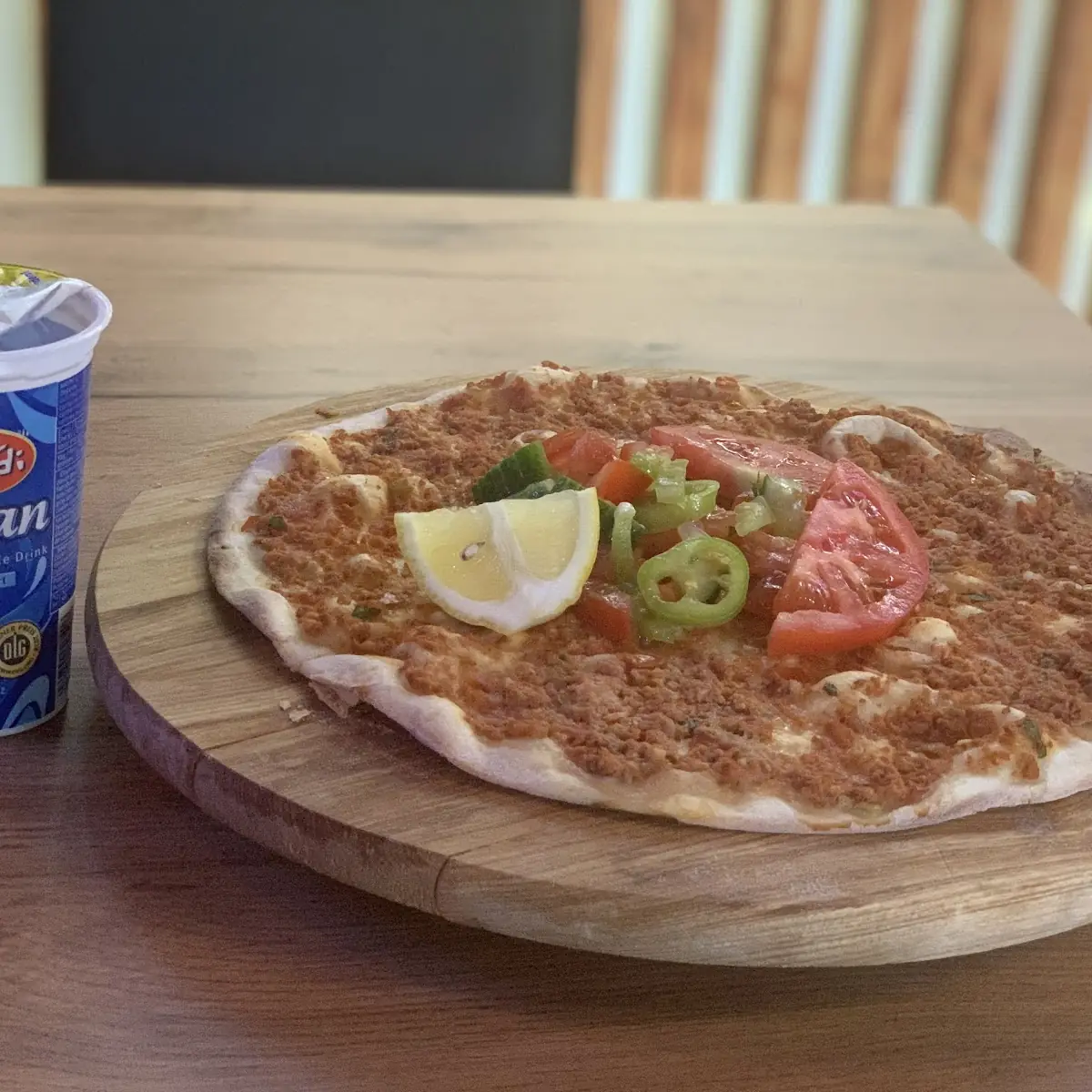 Lahmacun Mit Salat