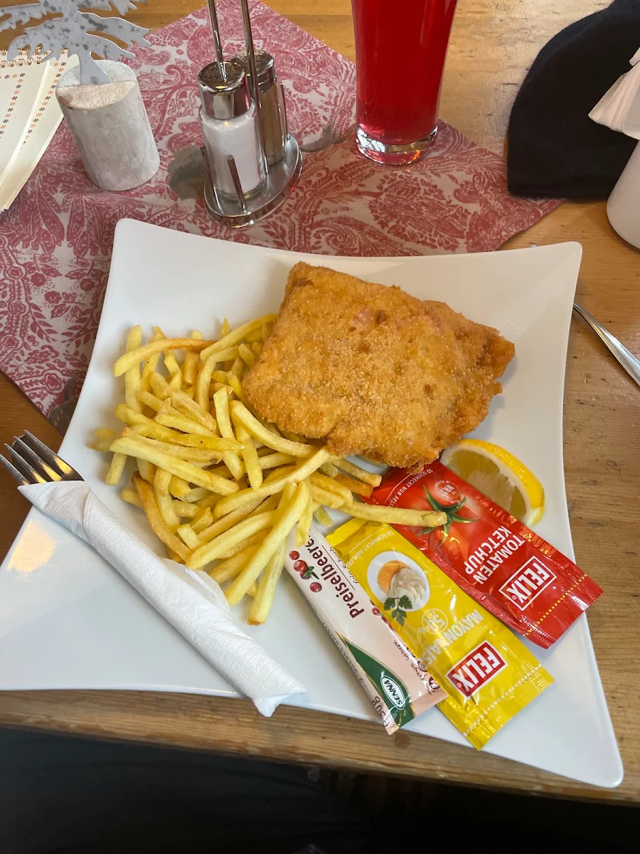 Schnitzel Wiener Art Mit Pommes