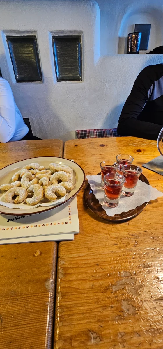 Vanillekipferl Und Zirbnschnaps