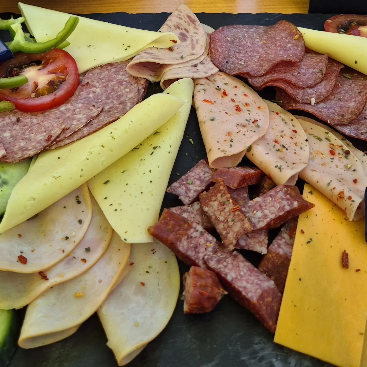 Brotzeitplatte Oder Käseplatte