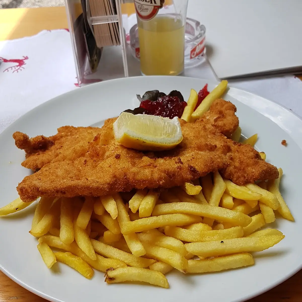 Schnitzel Wiener Art Mit Pommes