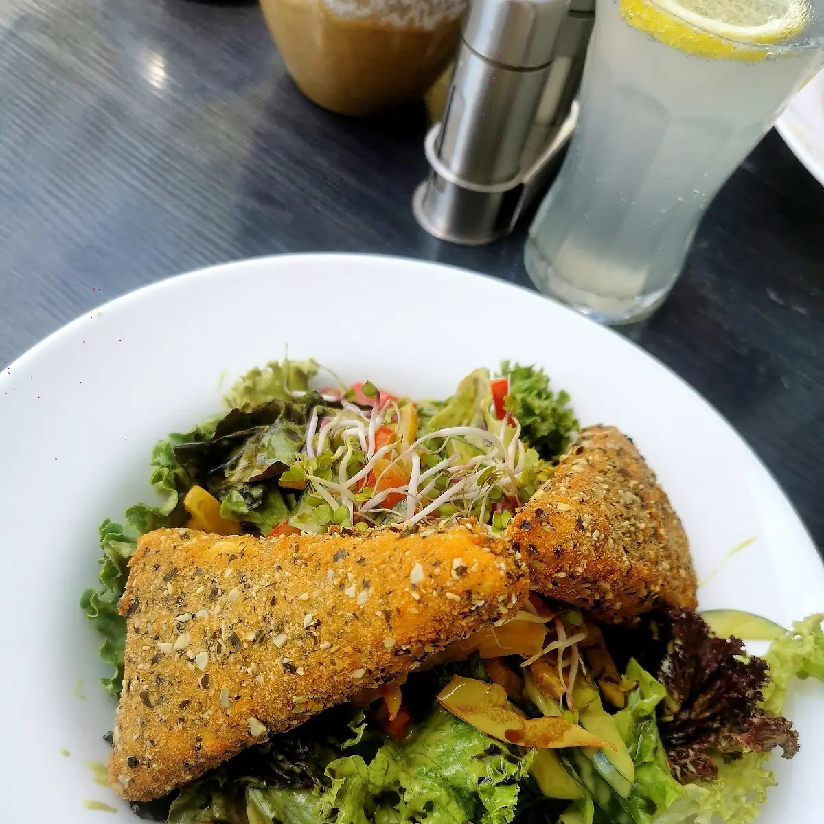 Gebackener Schafskäse Aus Salat
