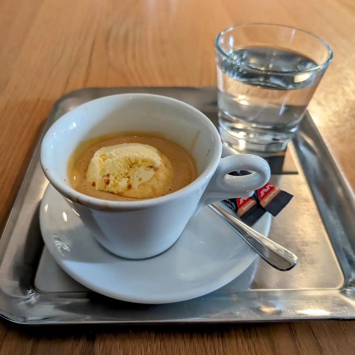 Heißer Eiskaffee