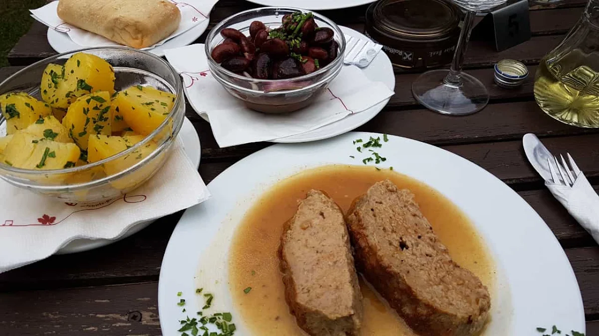 Faschierter Braten Mit Petersilkartoffeln Und Käferbohnensalat