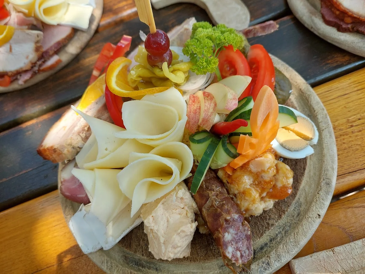 Brüstlbrot Und Brettljause