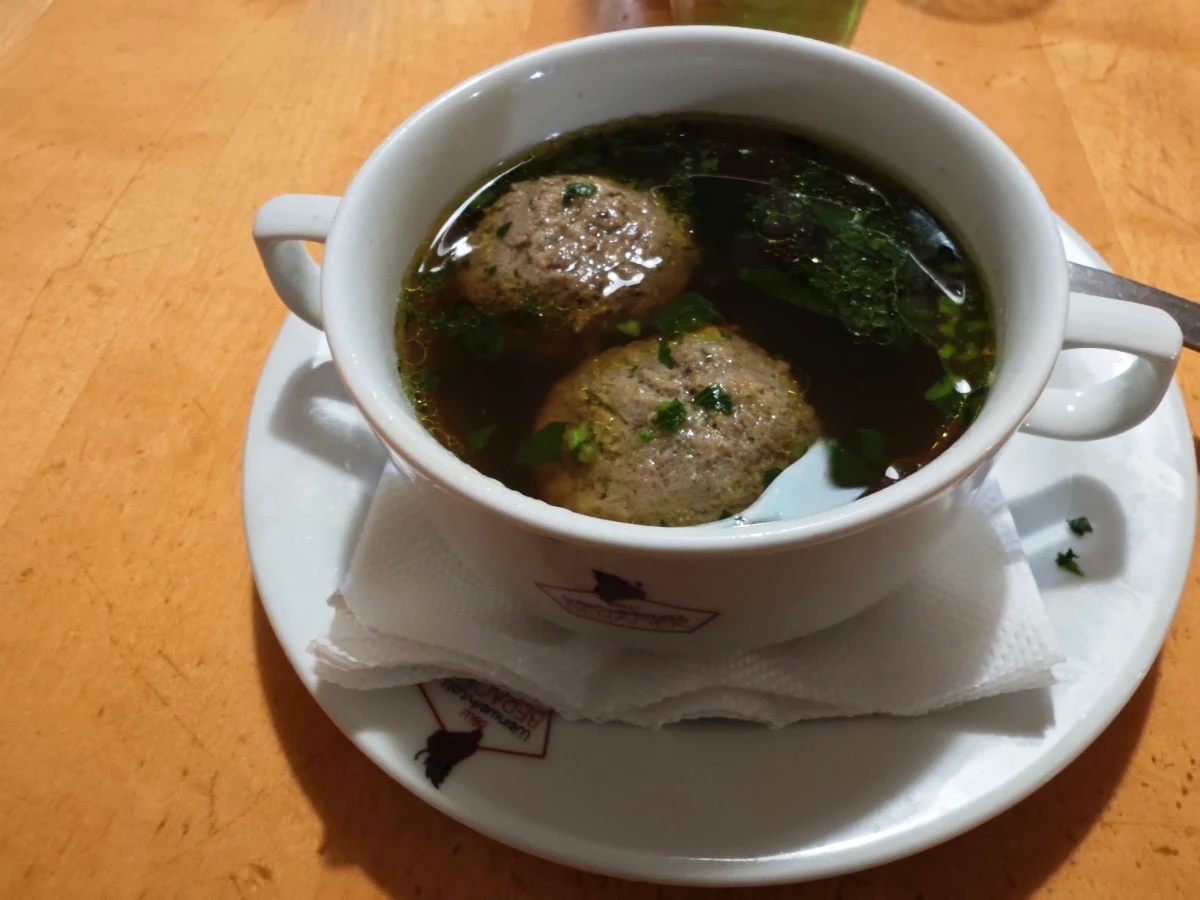 Leberknödelsuppe