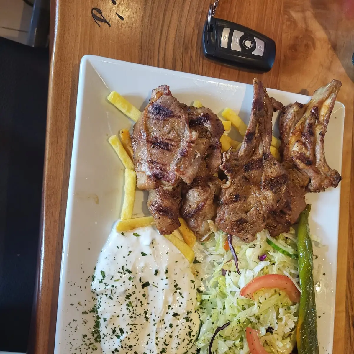 Pirzola Mit Pommes Oder Reis