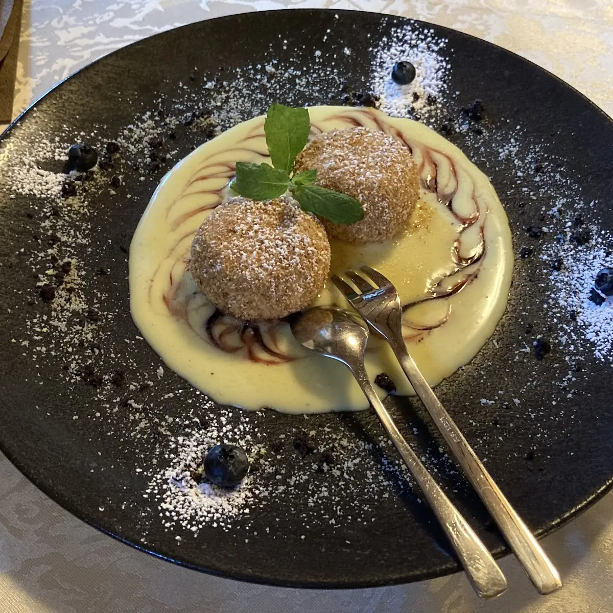Nougat Knödel Mit Vanillesauce