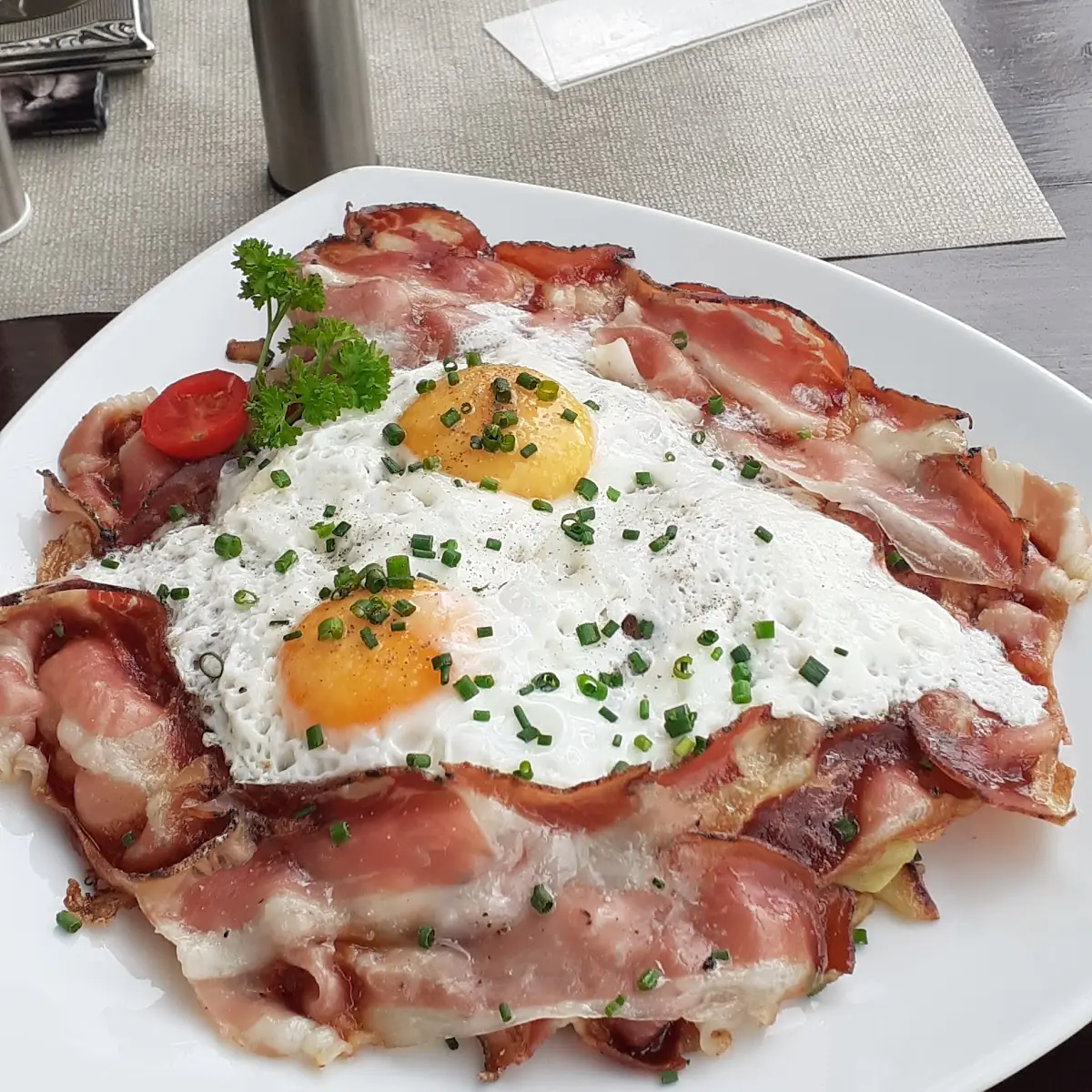 Röstkartoffeln Mit Speck Und Spiegelei