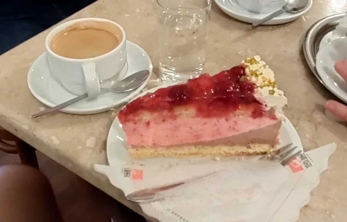 Himbeer-sahne-torte