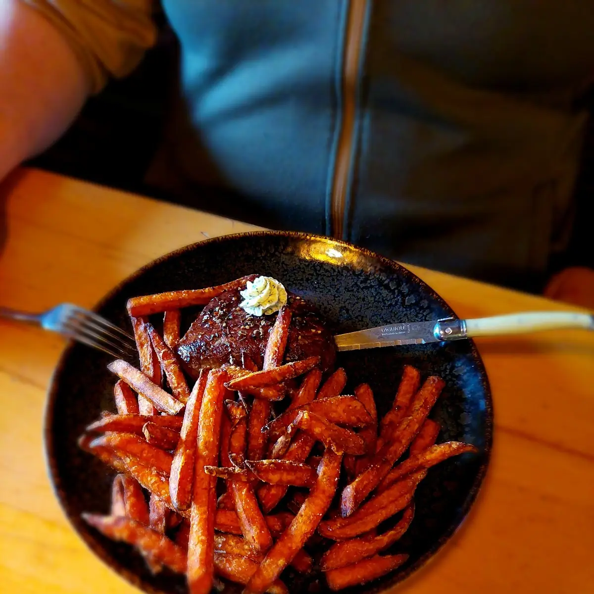 Filet Steak Mit Süßkartoffel Pommes