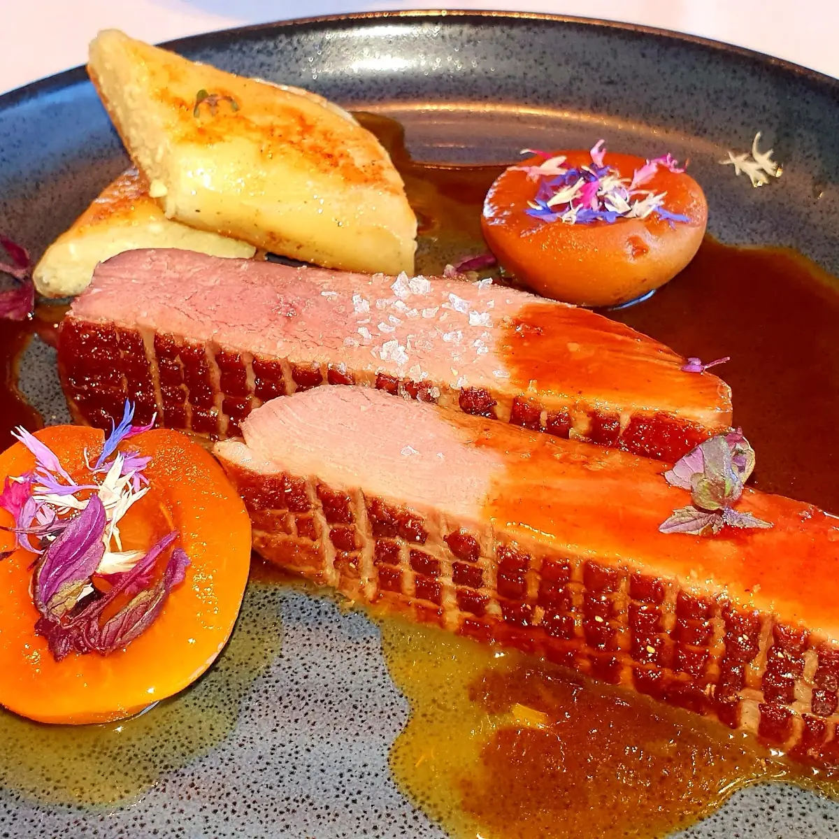 Entenbrust Mit Topfen Grießstrudel Und Marille