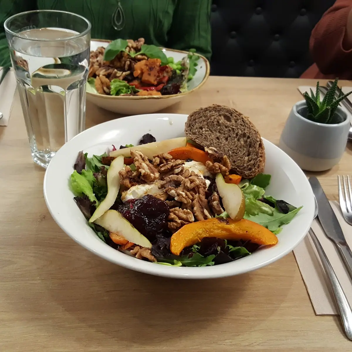 Kürbis-ziegenkäse-salat