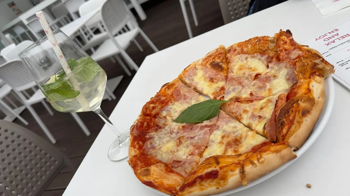 Pizza Al Prosciutto