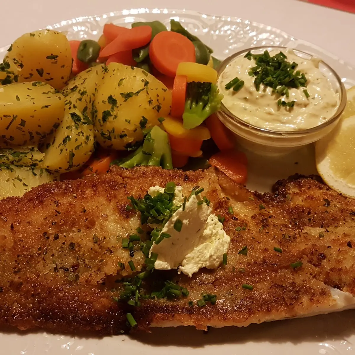 Gegrilltes Zanderfilet Mit Erdäpfel Und Gemüse Tartart Kertem Hozza