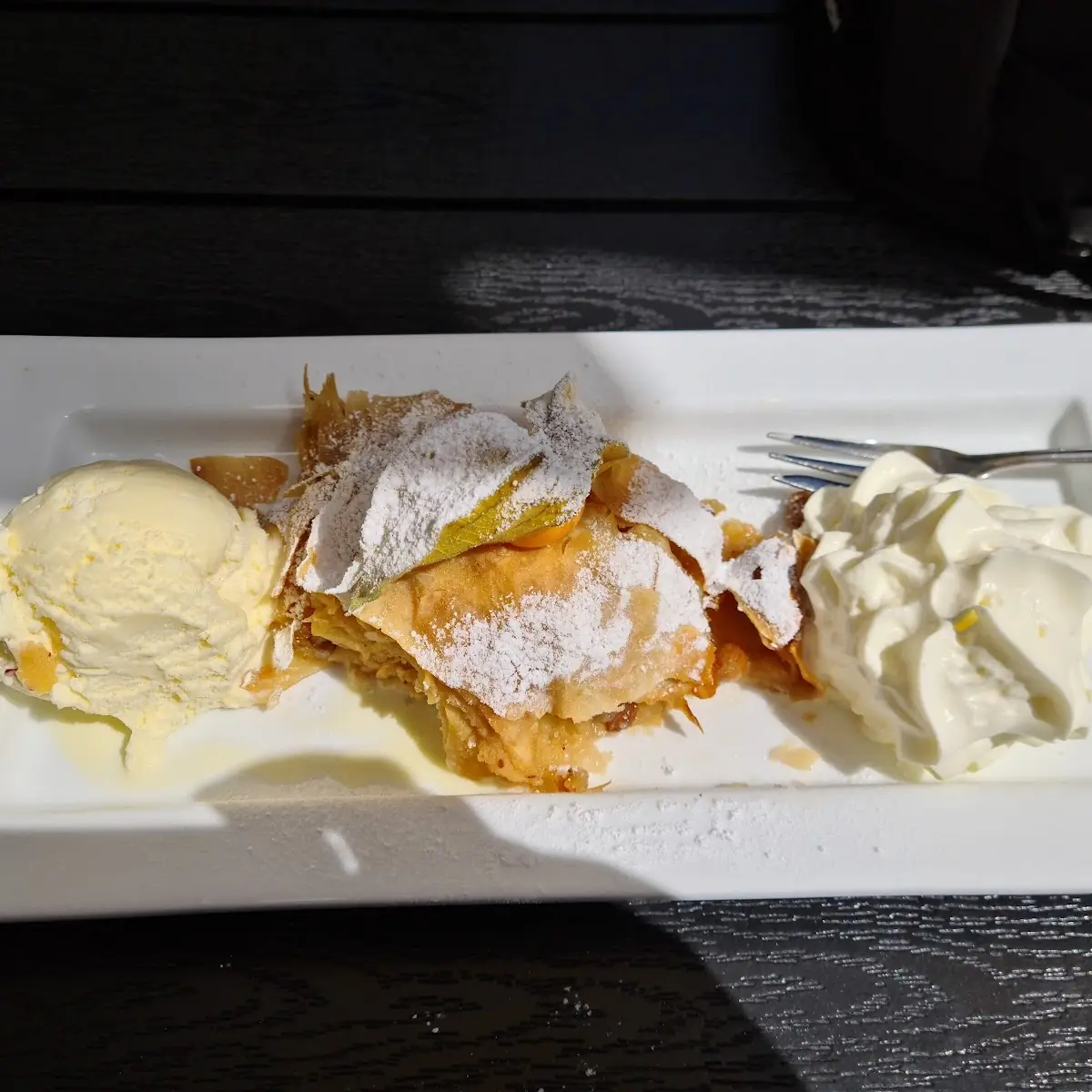 Apfelstrudel Mit Vanilleeis