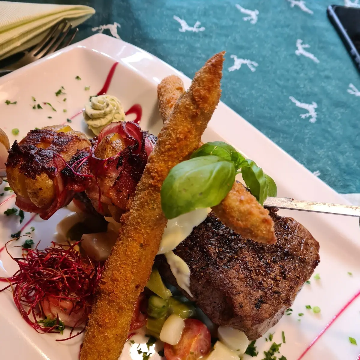 Beiridschnitte Mit Spargelgemüse