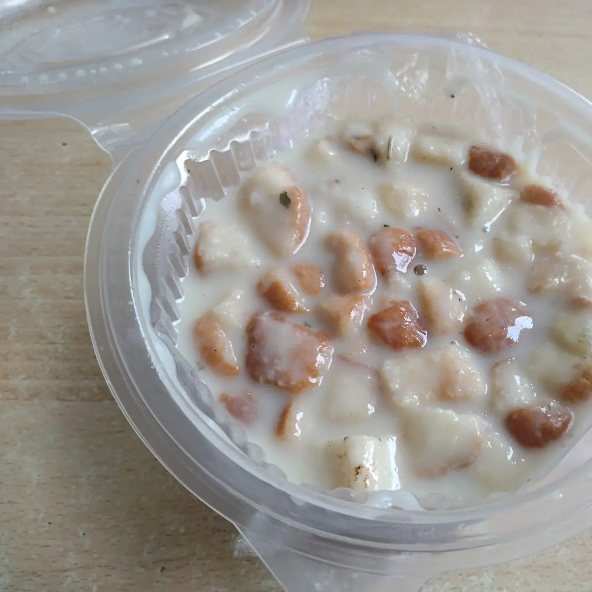 Knoblauchsuppe Mit Weissbrot Würfel