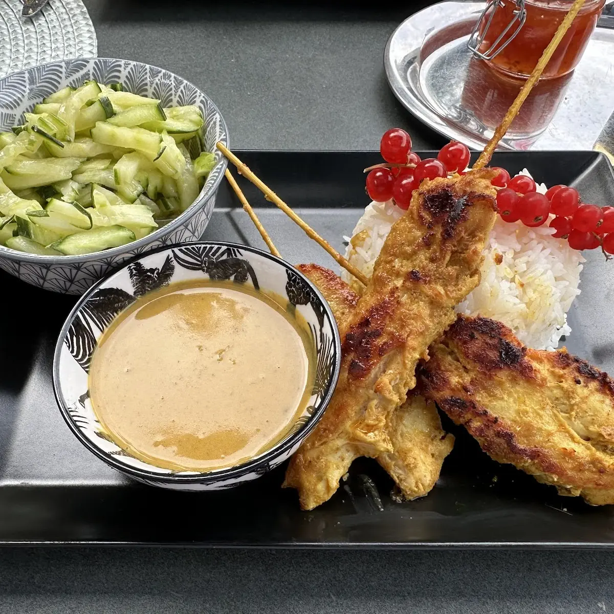 Sake-spieße Mit Erdnuss-sauce