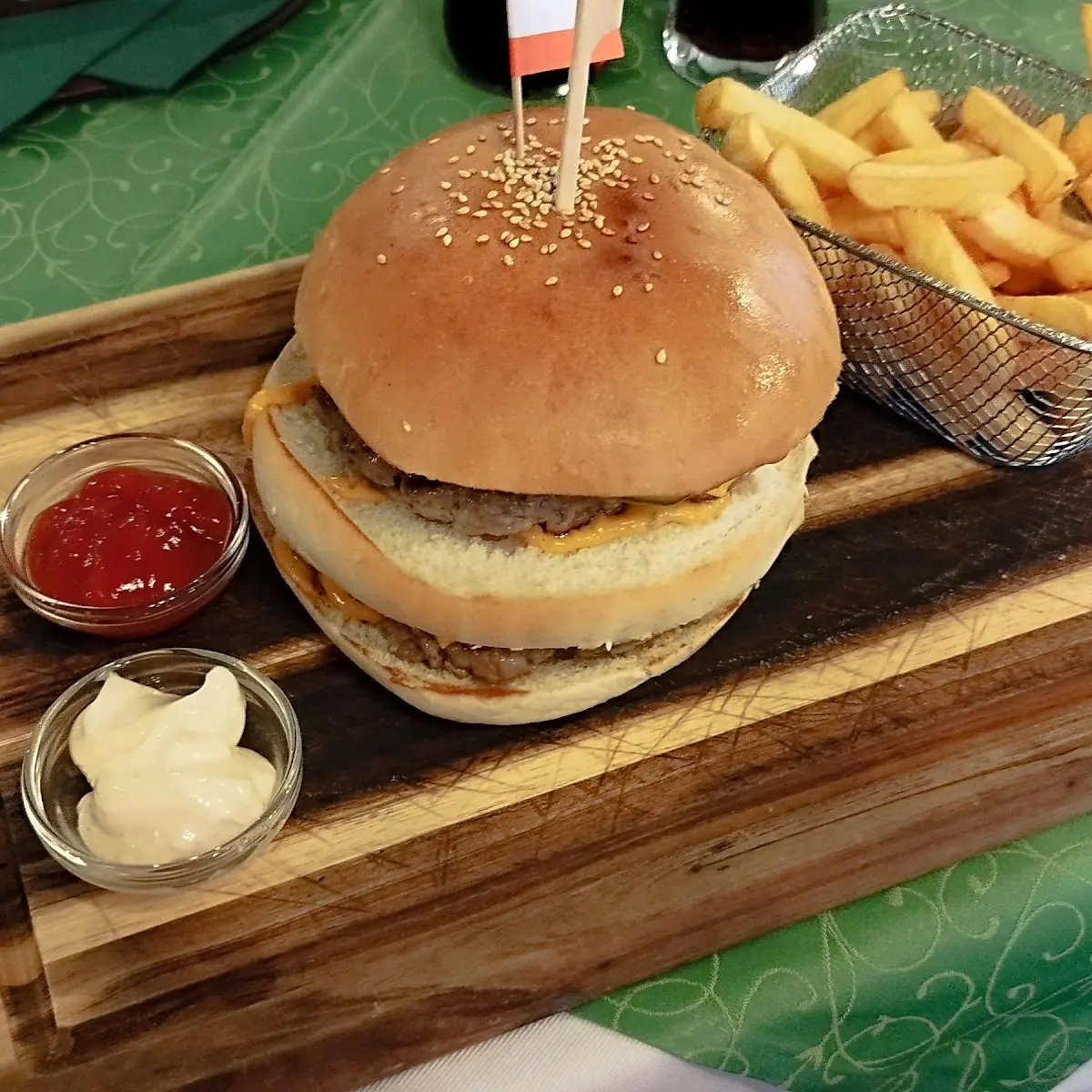 Double Burger Menü