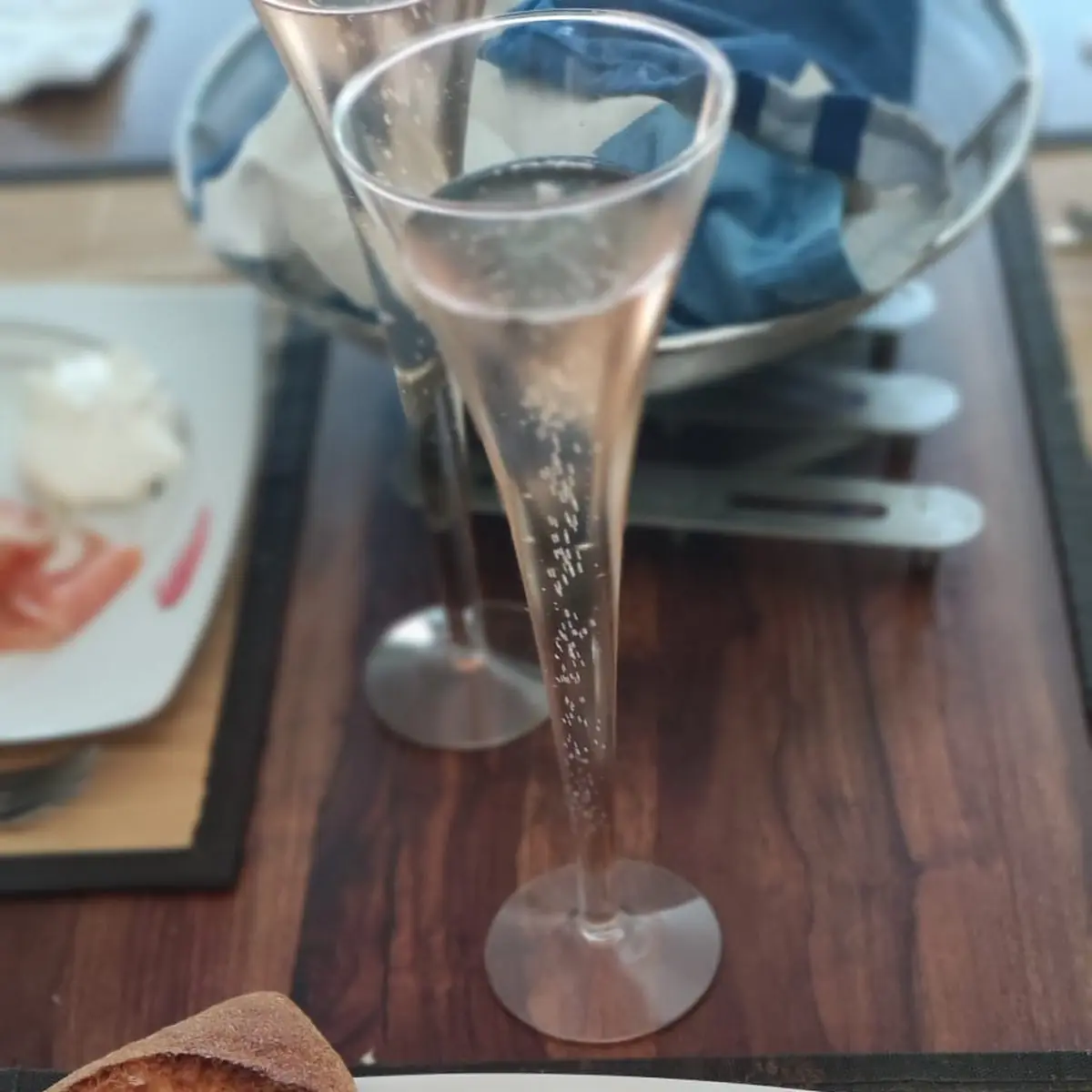 Frühstück Lachs Mit Sahnemeerrettich Und Ei