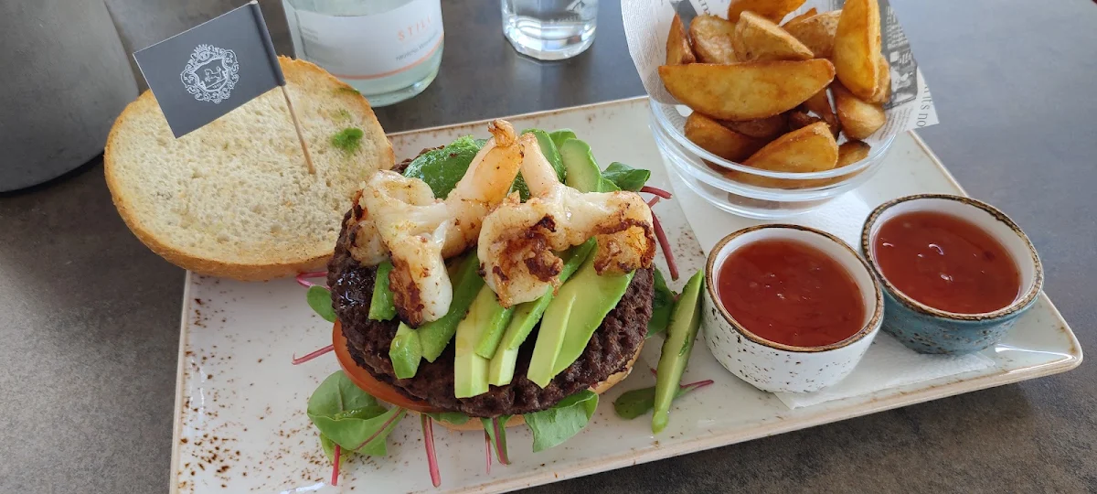 Beach Burger Mit Zwei Mal Sweet Chili Sauce