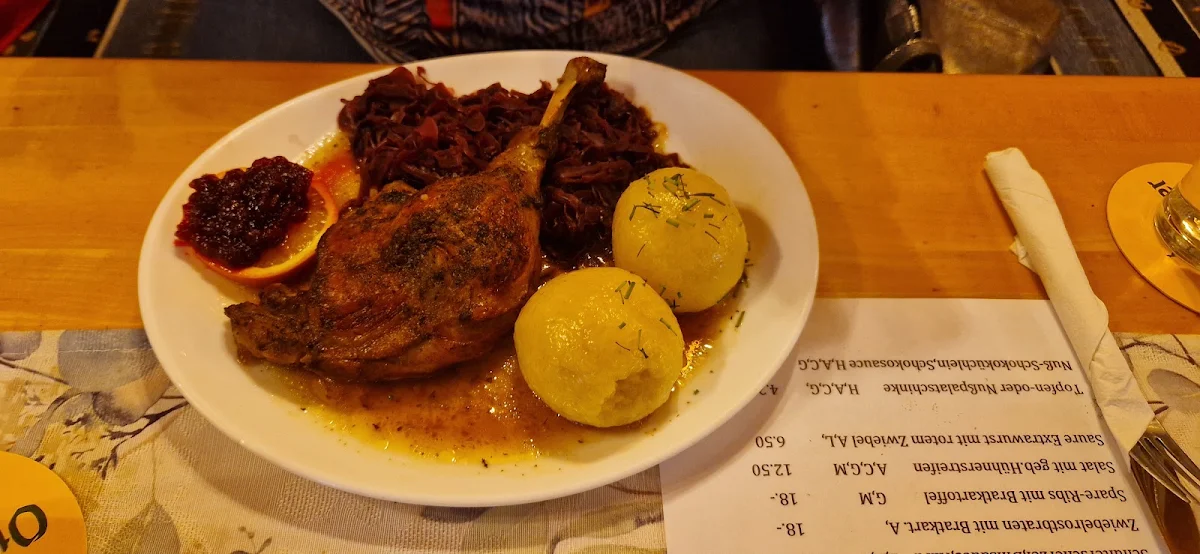 Martinigansl Mit Rotkraut Und Erdäpfelknödel