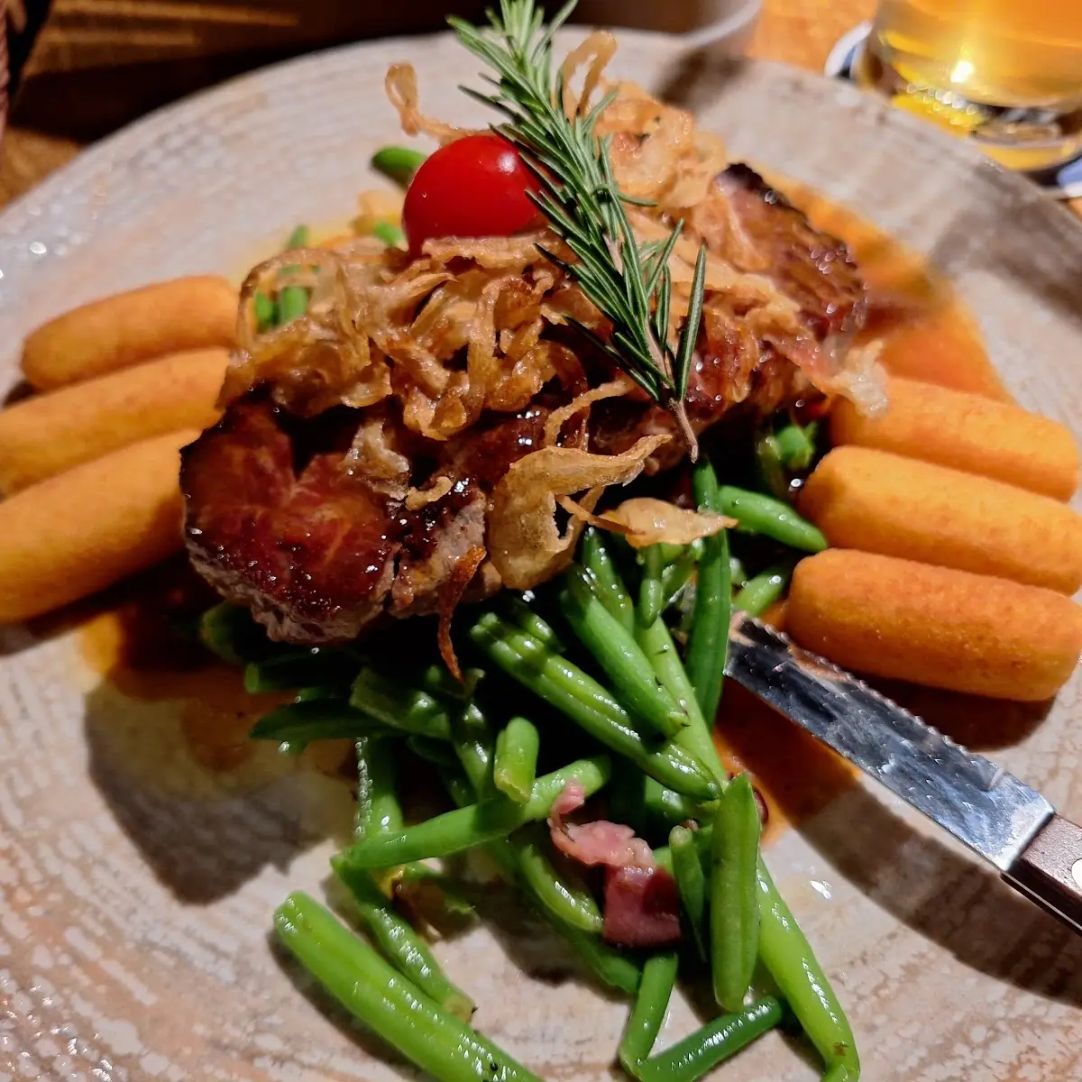 Zwiebelrostbraten Mit Kroketten