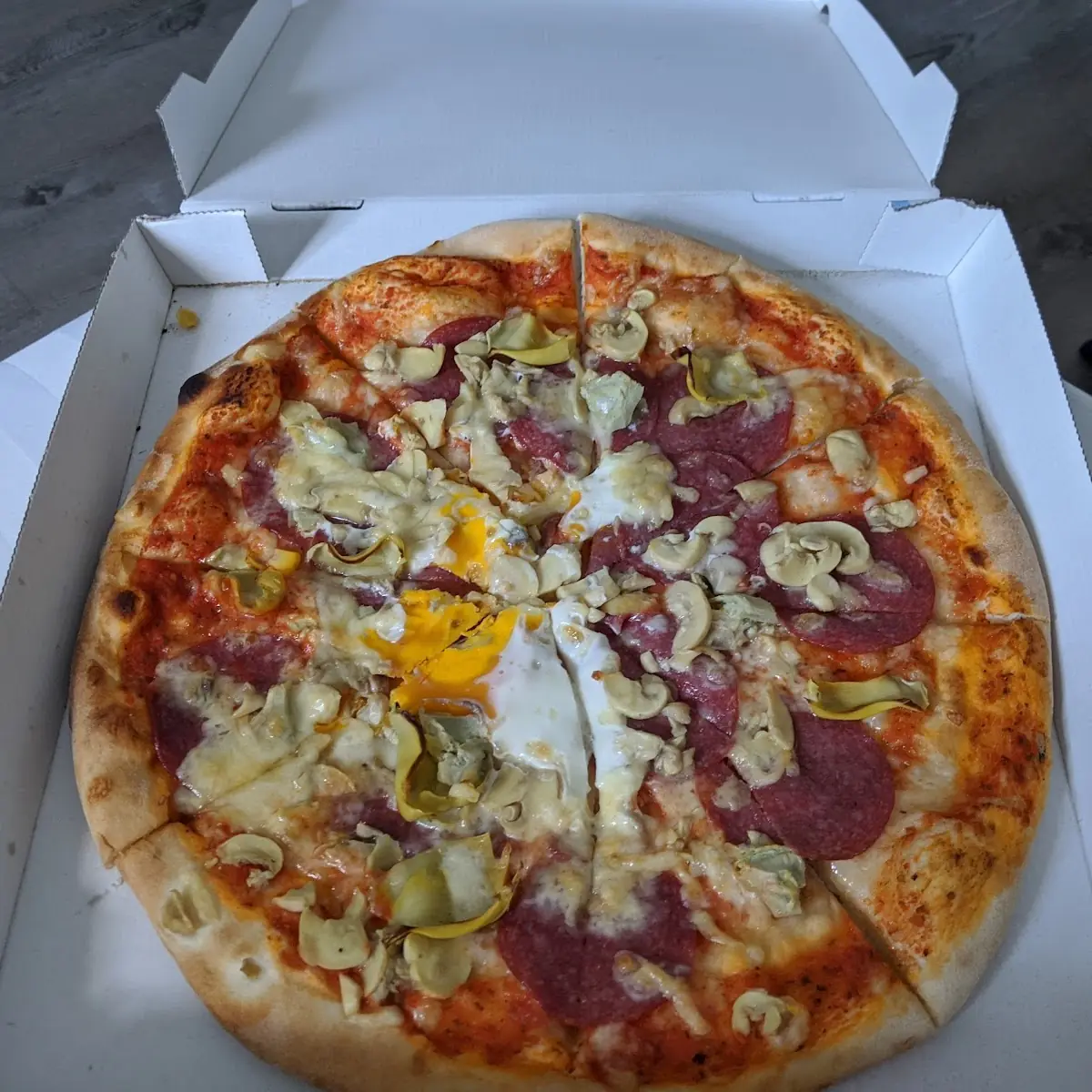 Salami Pizza