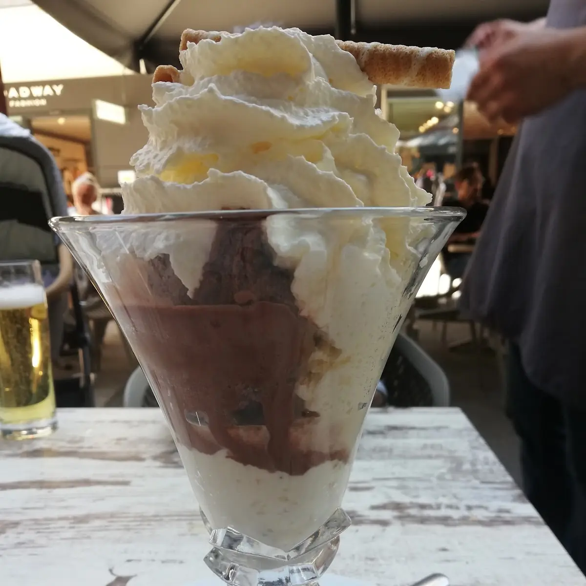 Gemischtes Eis Mit Sahne
