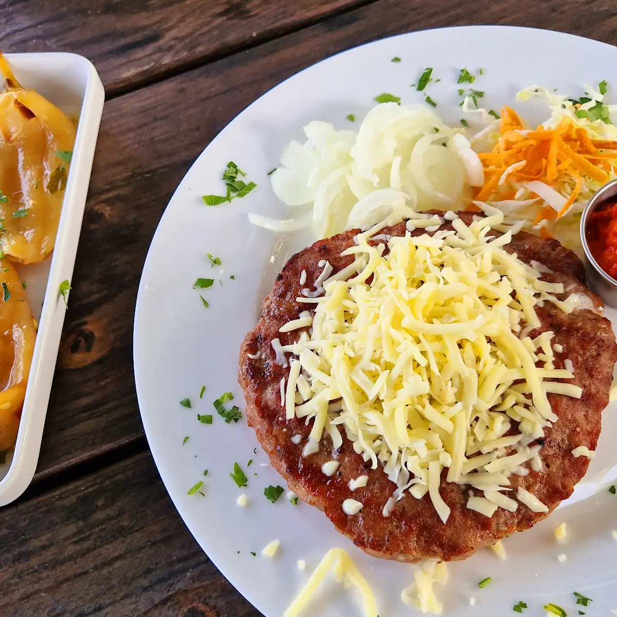 Pljeskavica Gefüllt Mit Schinken Und Käse