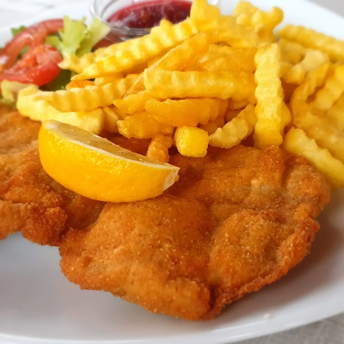 Wiener Schnitzel Mit Pommes