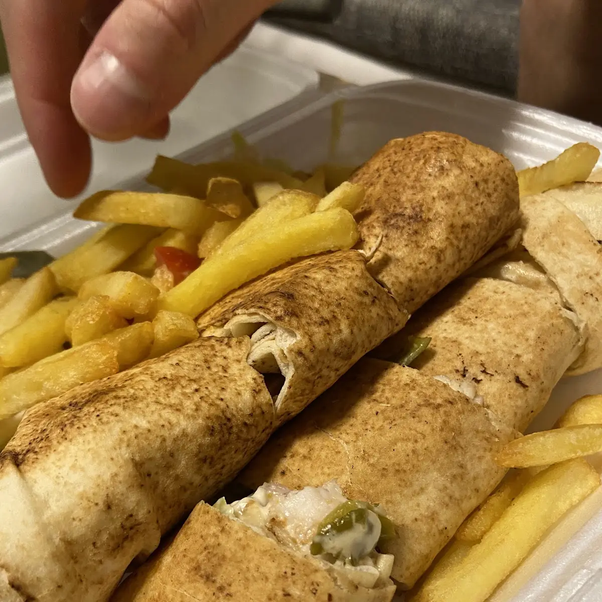 Falafilo Pommes Sandwich