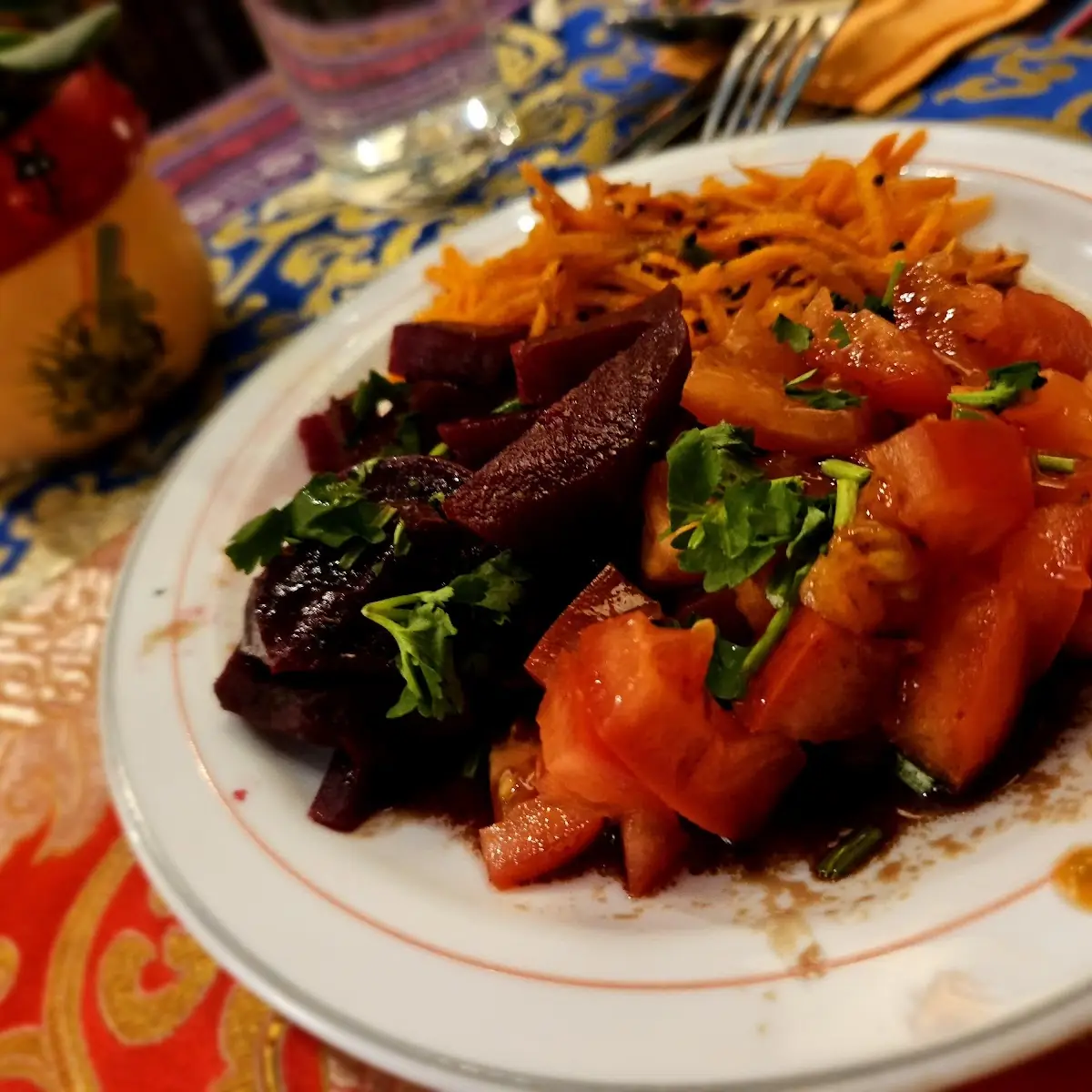 Roter Salatteller