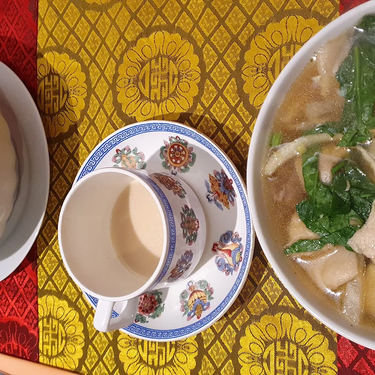 Then Thuk Und Pha Thuk Suppe