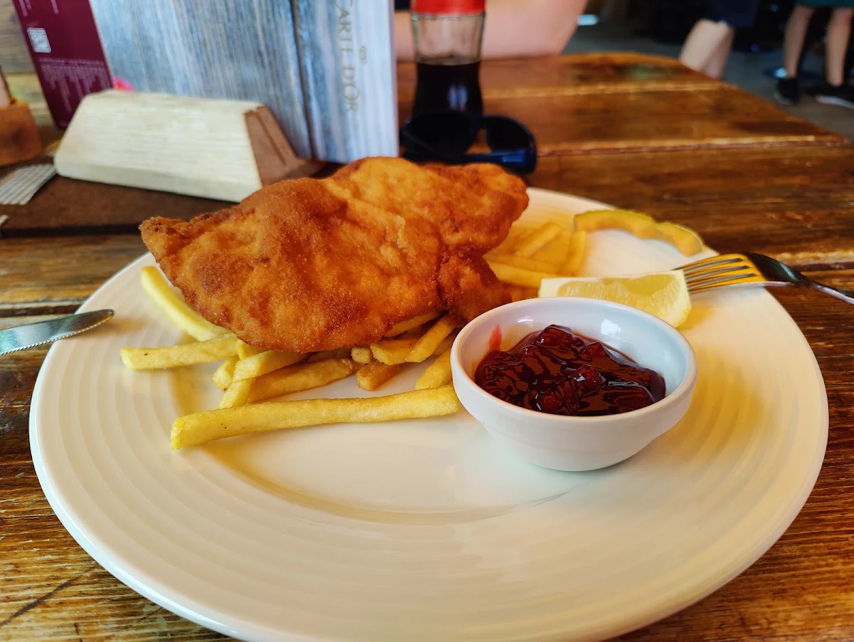 Wiener Schnitzel Mit Pommes