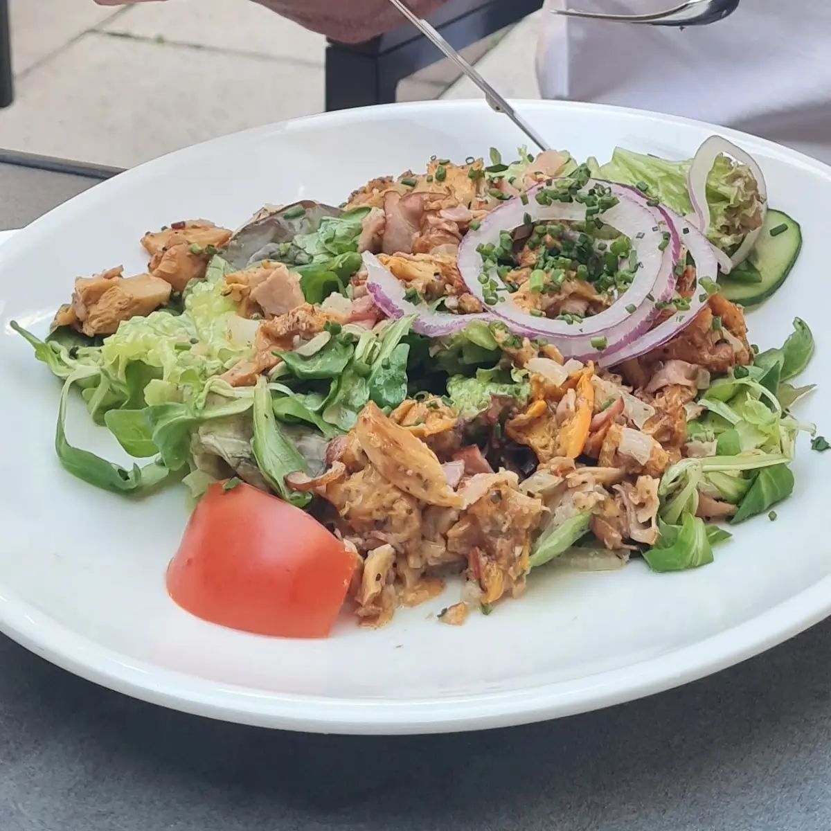 Eierschwammerl Mit Speck Auf Salat