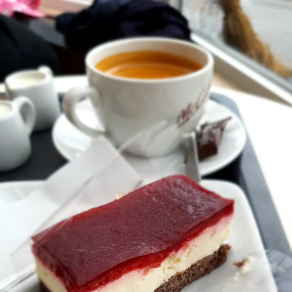 Großer Brauner & Himbeer- Mohn-schnitte
