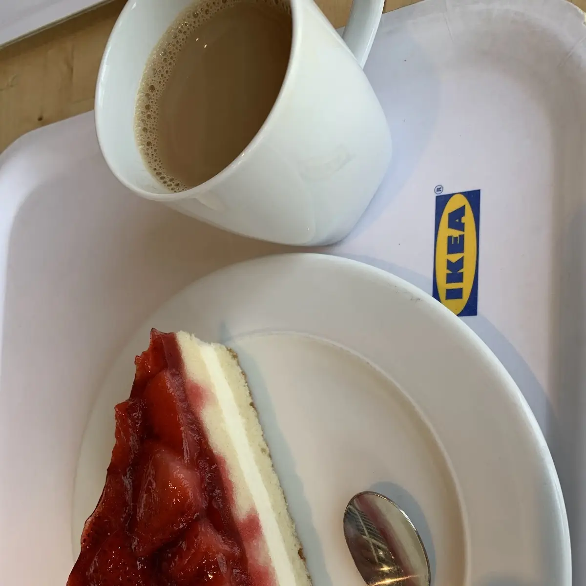 Truskawki Na Biszkopcie