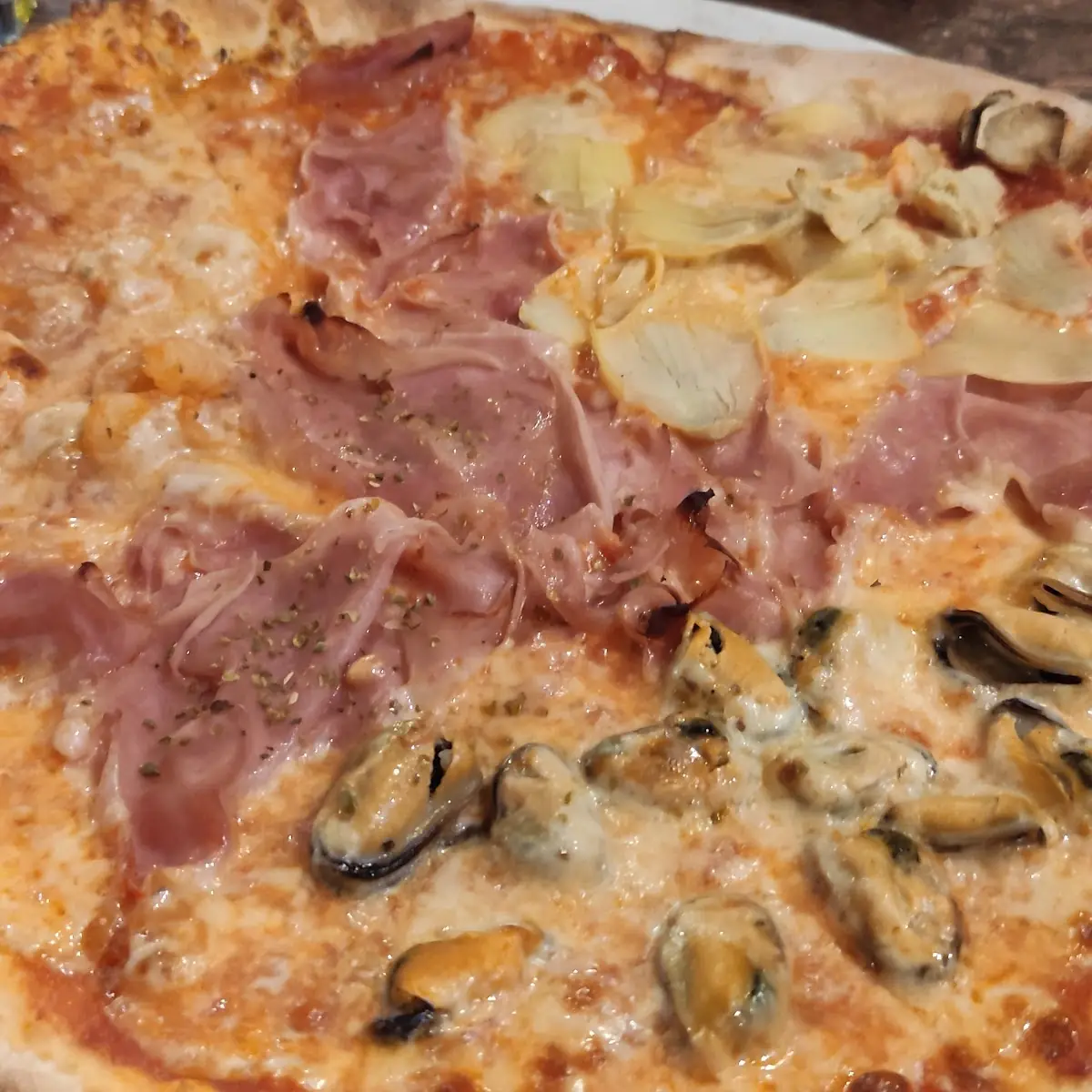 Pizza Quattro Stagioni Groß