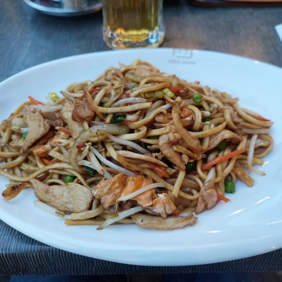 Gebratene Nudeln Mit Hühnerfleisch