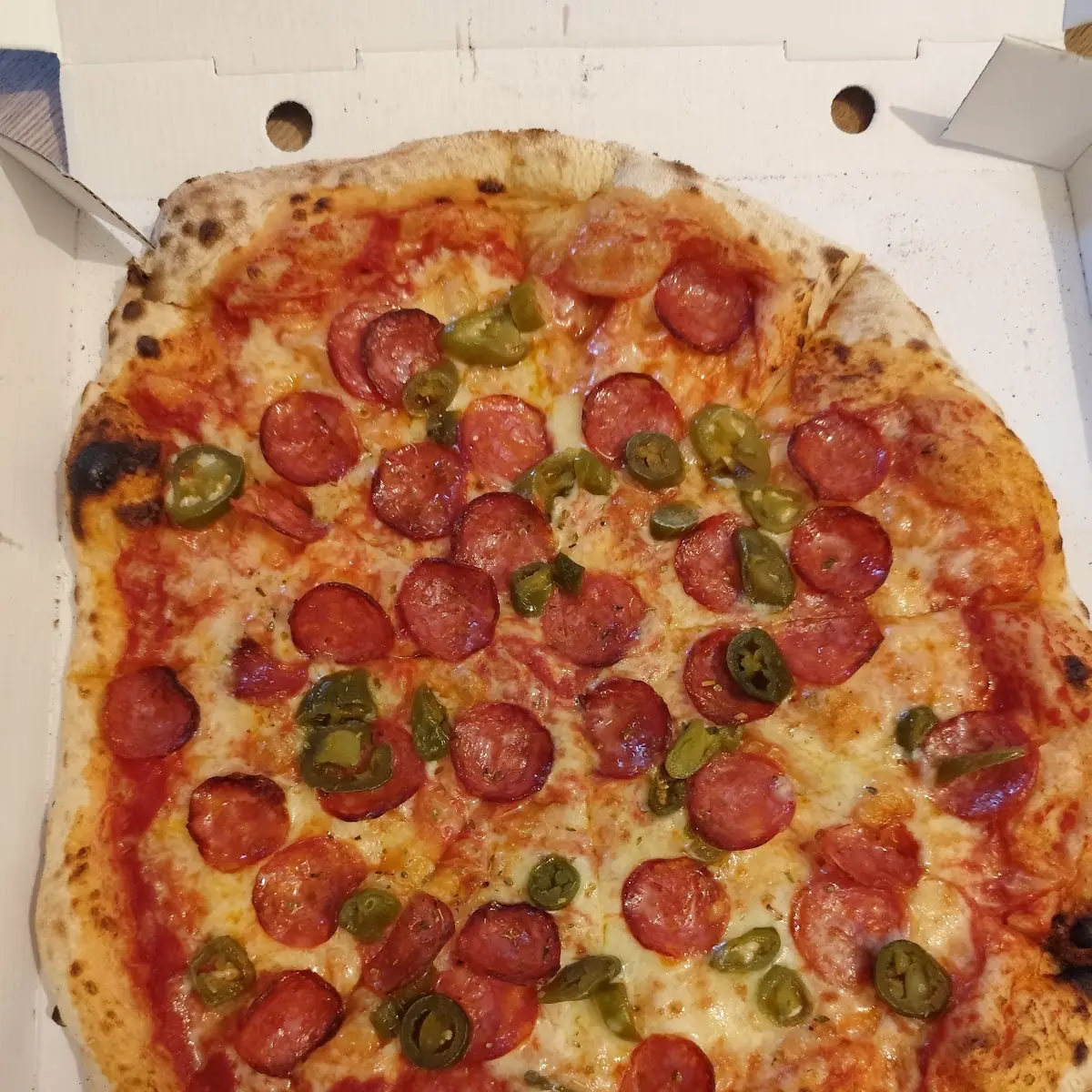 Pizza Diavolo Mit Jalapenos