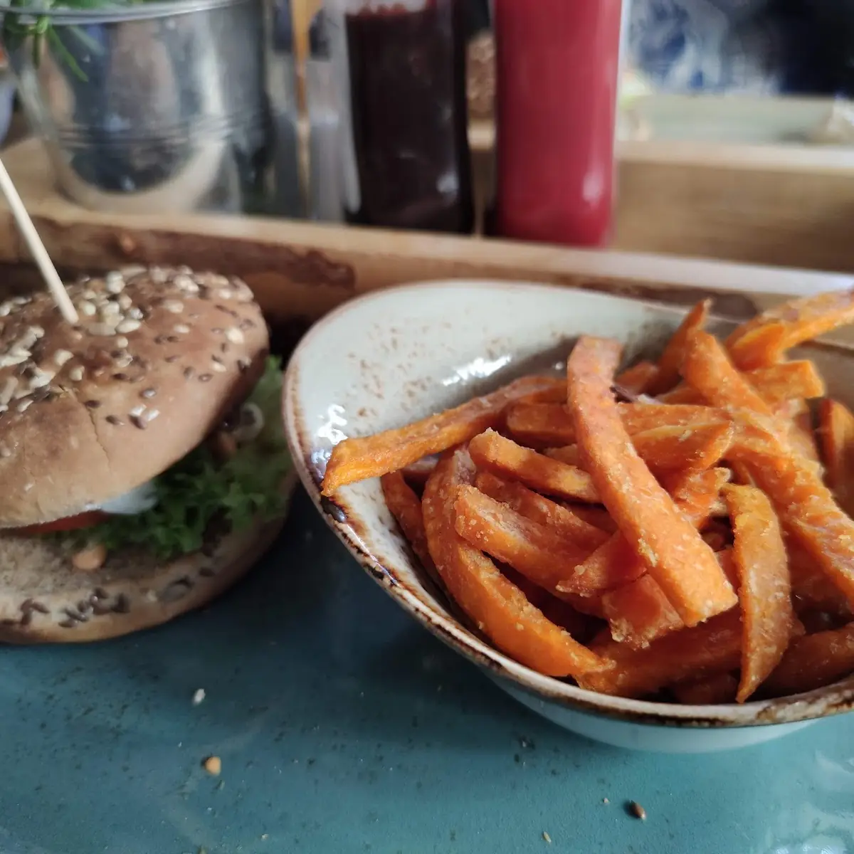 Birkenwald-burger Mit Süßkartoffelpommes
